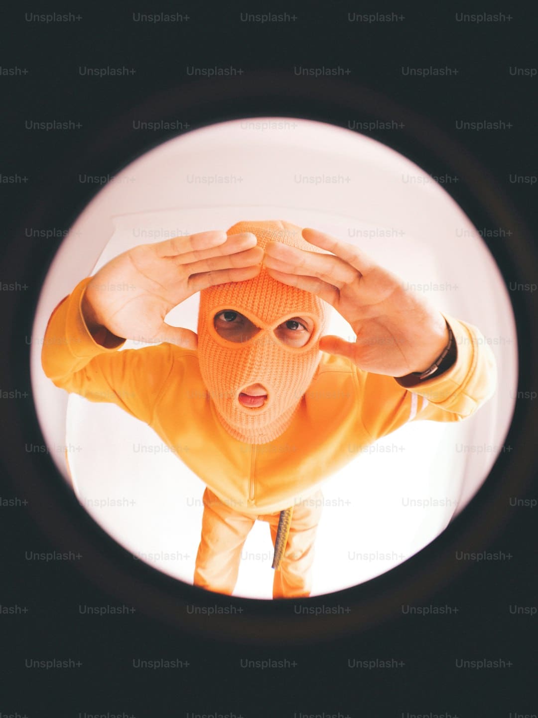 不刷牙睡觉vs不刷牙吃早餐哪个危害更大？